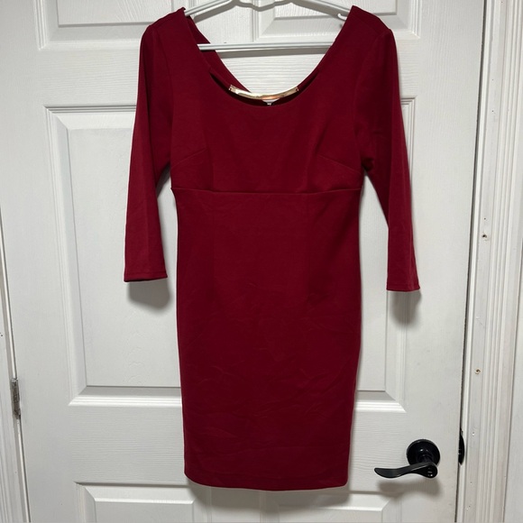 Laundry by Design Dress Red color size 6 L, gold-tone metal bar detail - Picture 1 of 9